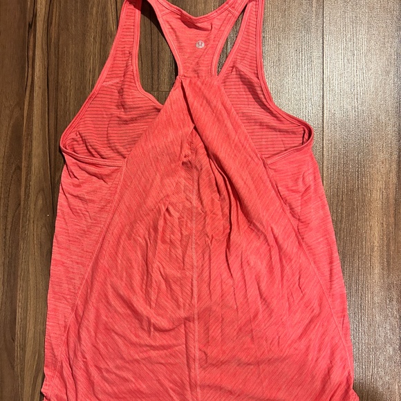 Lululemon essential tank top size 6 / 8 - Picture 4 of 5
